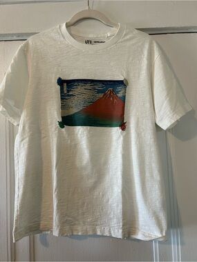 Uniqlo Graphic Tee with Mount Fuji